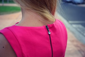 Detalle brillante cremallera vestido Esprit