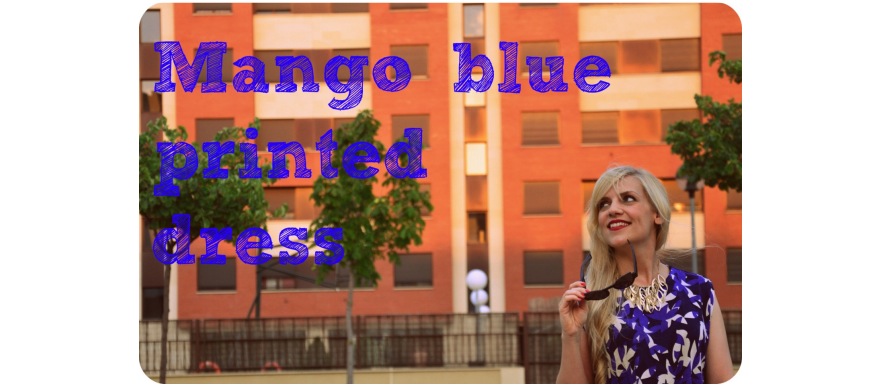 Vestido estampado azul de&nbsp;Mango