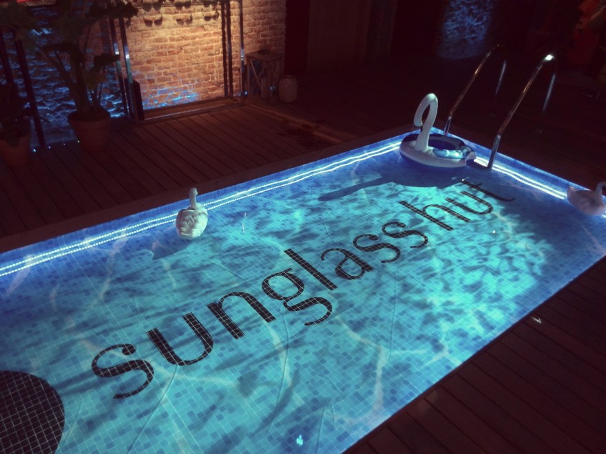 Pool party en Sunglass Hut House of Sun