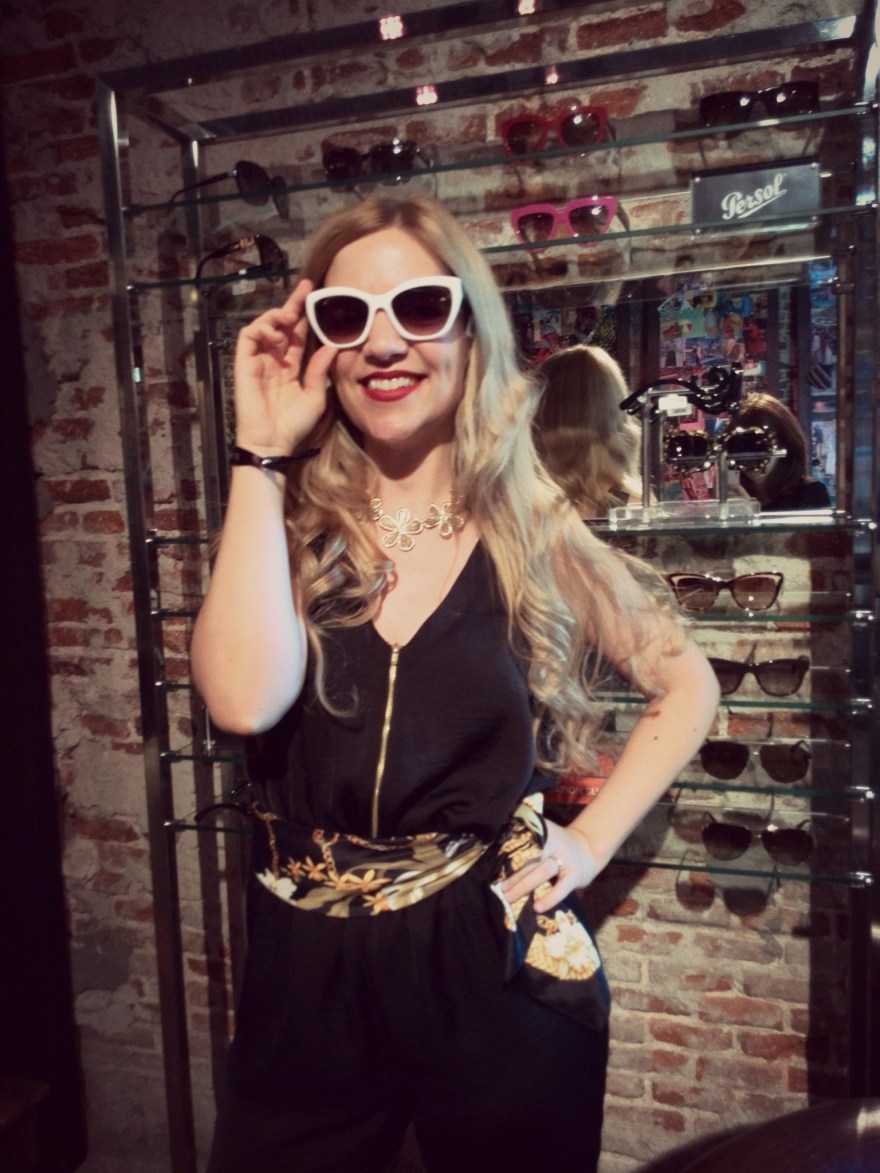 Probando gafas en House of Sun