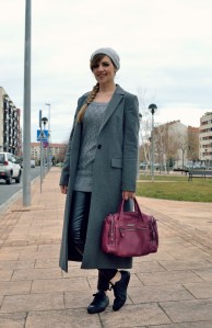 Look abrigo gris largo