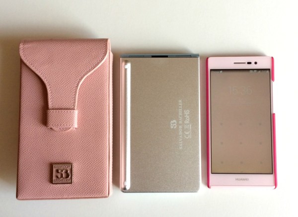 Teclado español plegable Bluetooth de Salvador Bachiller y Huawei Ascend P7 rosa