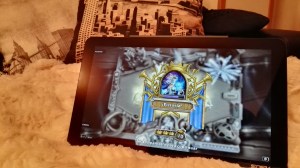 Asus T300 Chi en posición de tienda de campaña para juegos