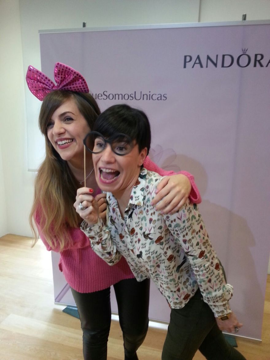 Haciendo el ganso en el fotomatón del evento de Pandora