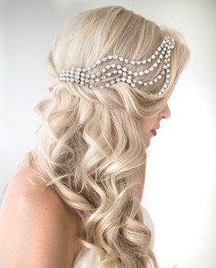 Peinados novias pelo suelto con ondas y diadema de brillantes