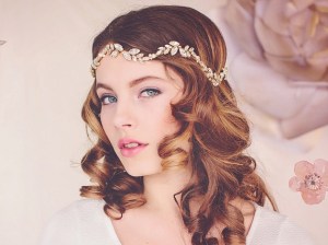 Peinados novias pelo suelto con ondas y diadema de pedrería