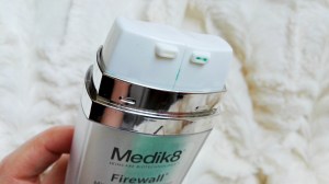 Doble dosificador del serum Firewall de Medik8