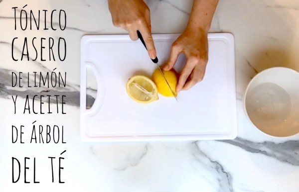 Tónico casero de limón y aceite de árbol del té para pieles grasas Tónico casero de limón y aceite de árbol del té para pieles grasas