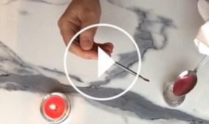 Ver en Cosmo cómo fabricar un labial casero Ver en Cosmo cómo fabricar un labial casero