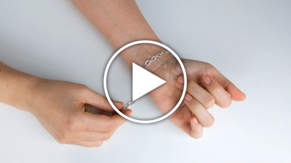 Ver en Cosmo 2 formas de abrocharte tus pulseras