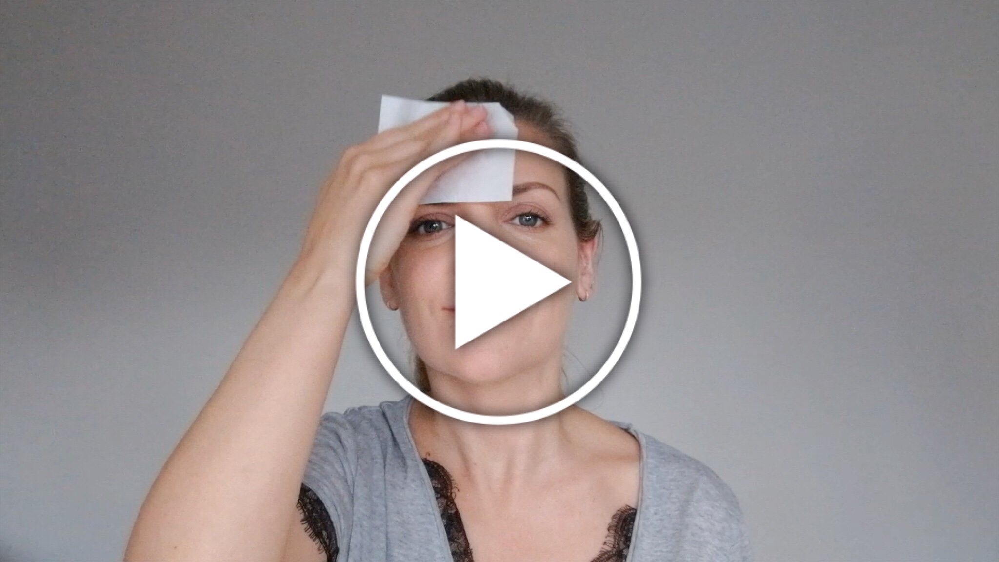 Ver en Cosmo truco para aplicar protector solar encima del maquillaje