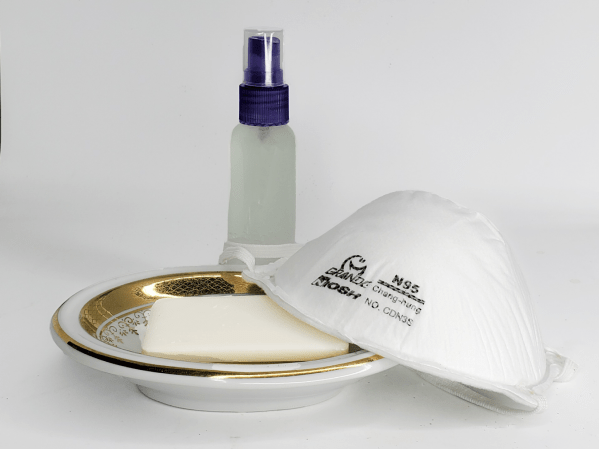 Mascarillas y gel desinfectante coronavirus Covid19