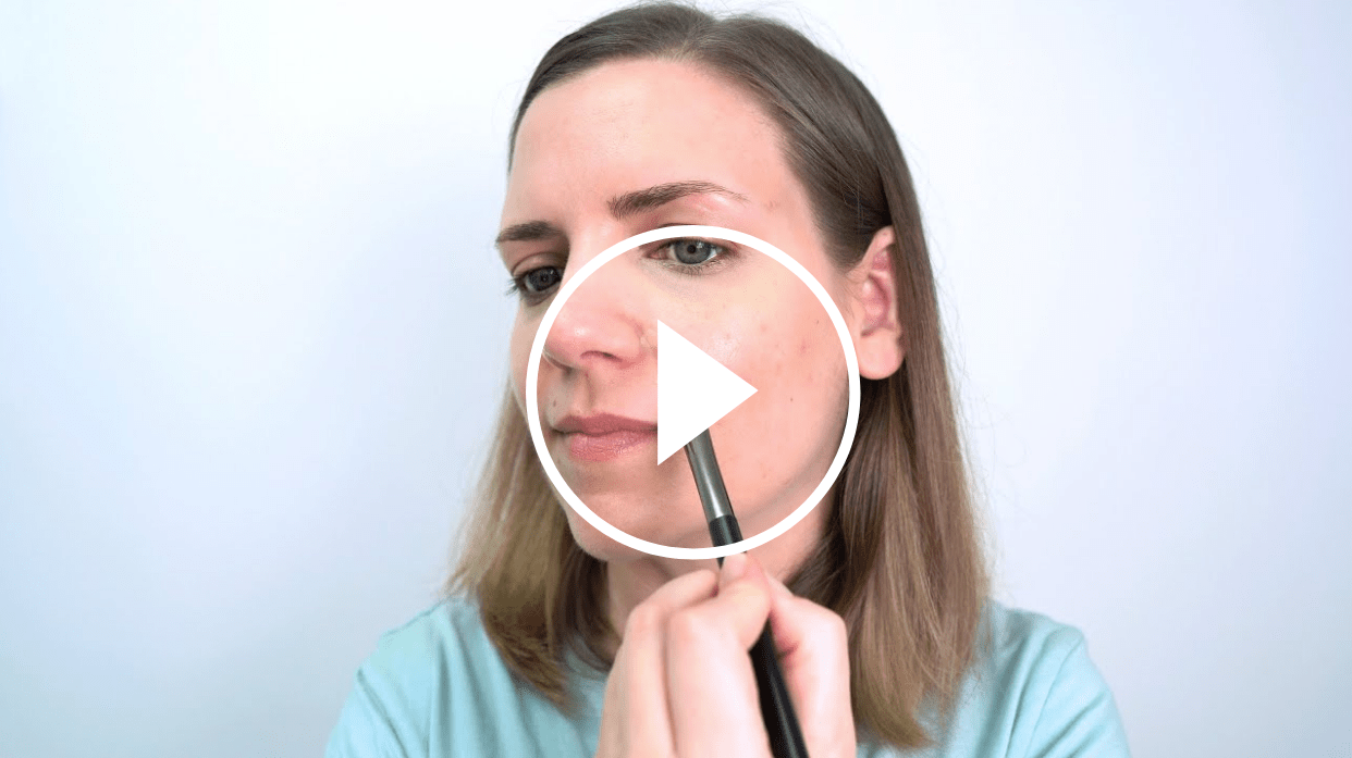 Trucos usando corrector de ojeras - ver vídeo en Cosmo